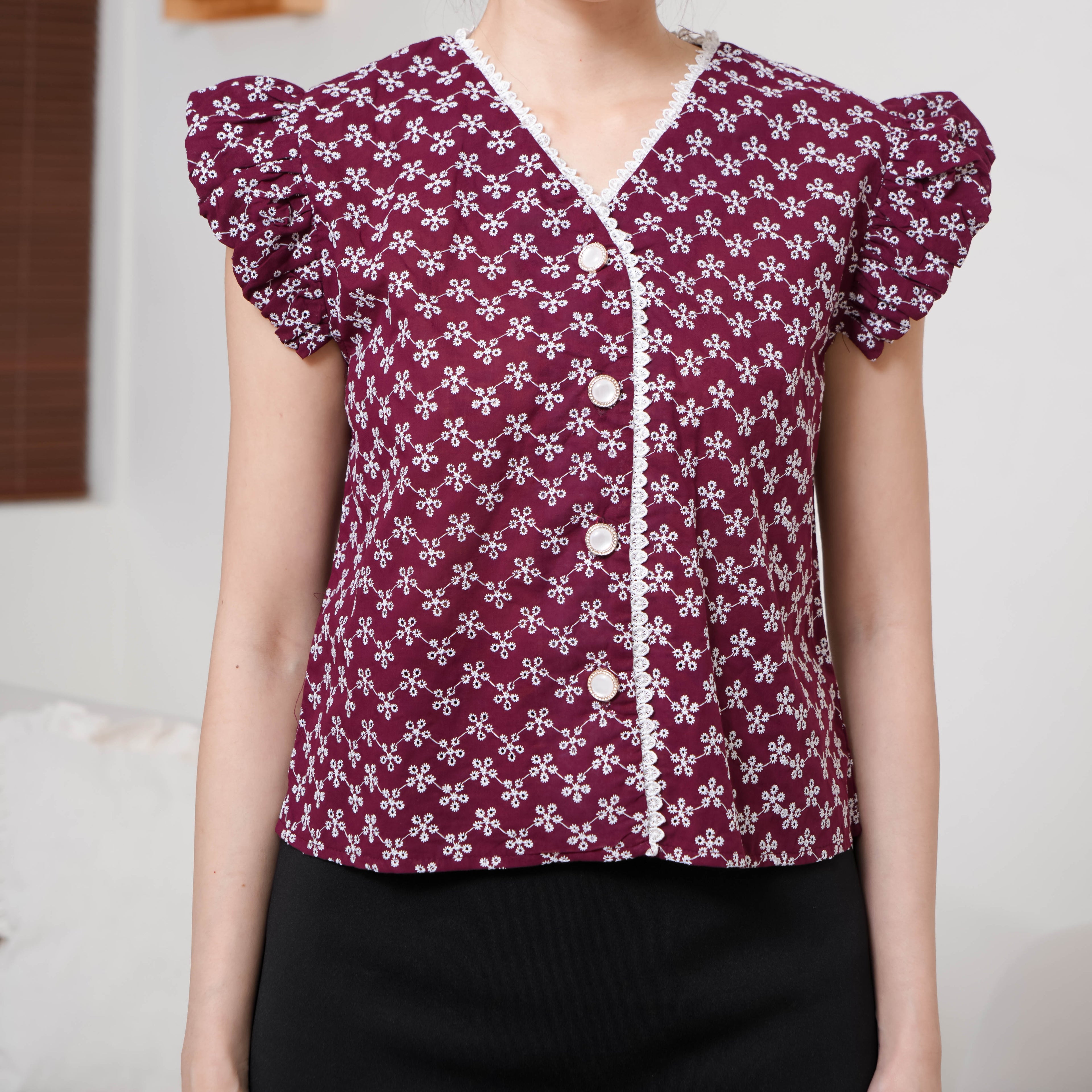 Maëra Embroidered Puff Sleeve Blouse